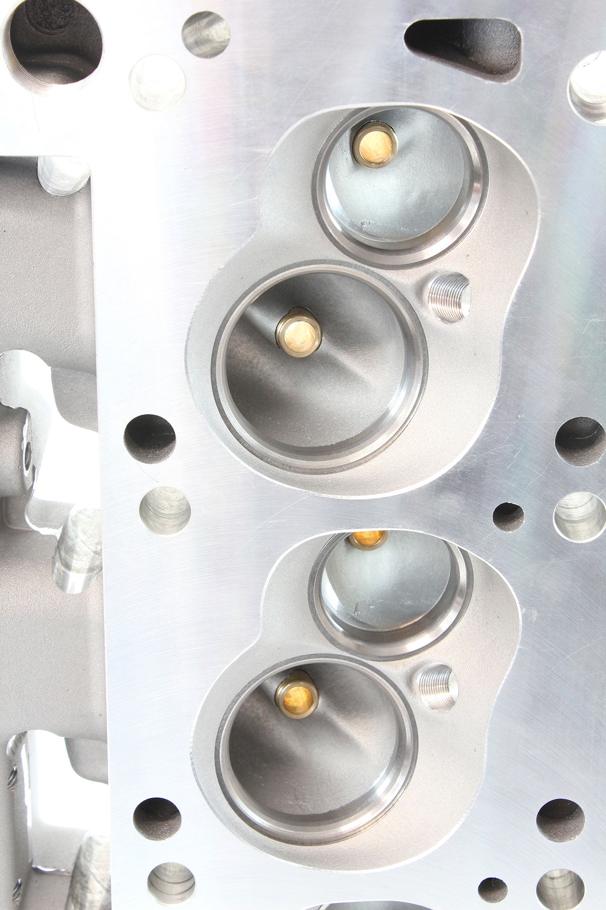 Aeroflow Bare 235cc 3V Aluminium Cylinder Heads, 64cc Chamber, Pair  Fits Ford 302-351C