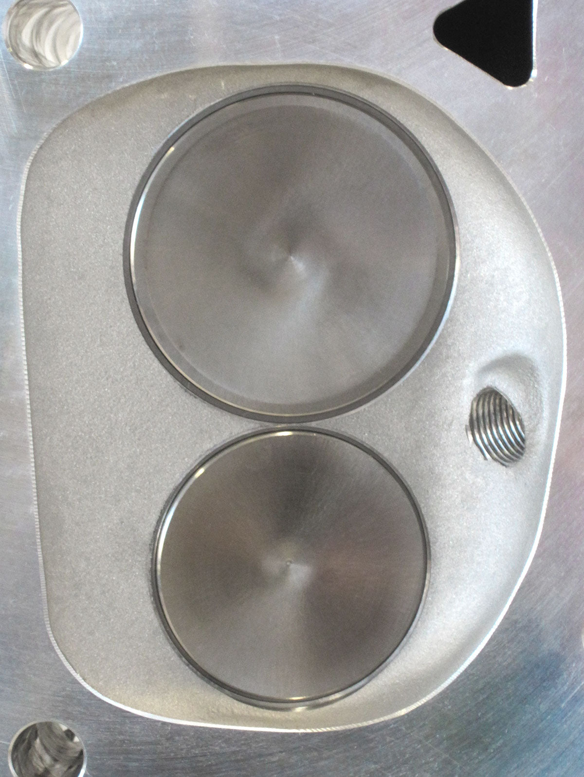 Aeroflow Complete Big Block Chrysler 383-440 220cc Aluminium Cylinder Heads with 82cc Chamber (Pair)   2.30" x 1.18" Intake Port, 1.75" x 1.25" Exhaust Port